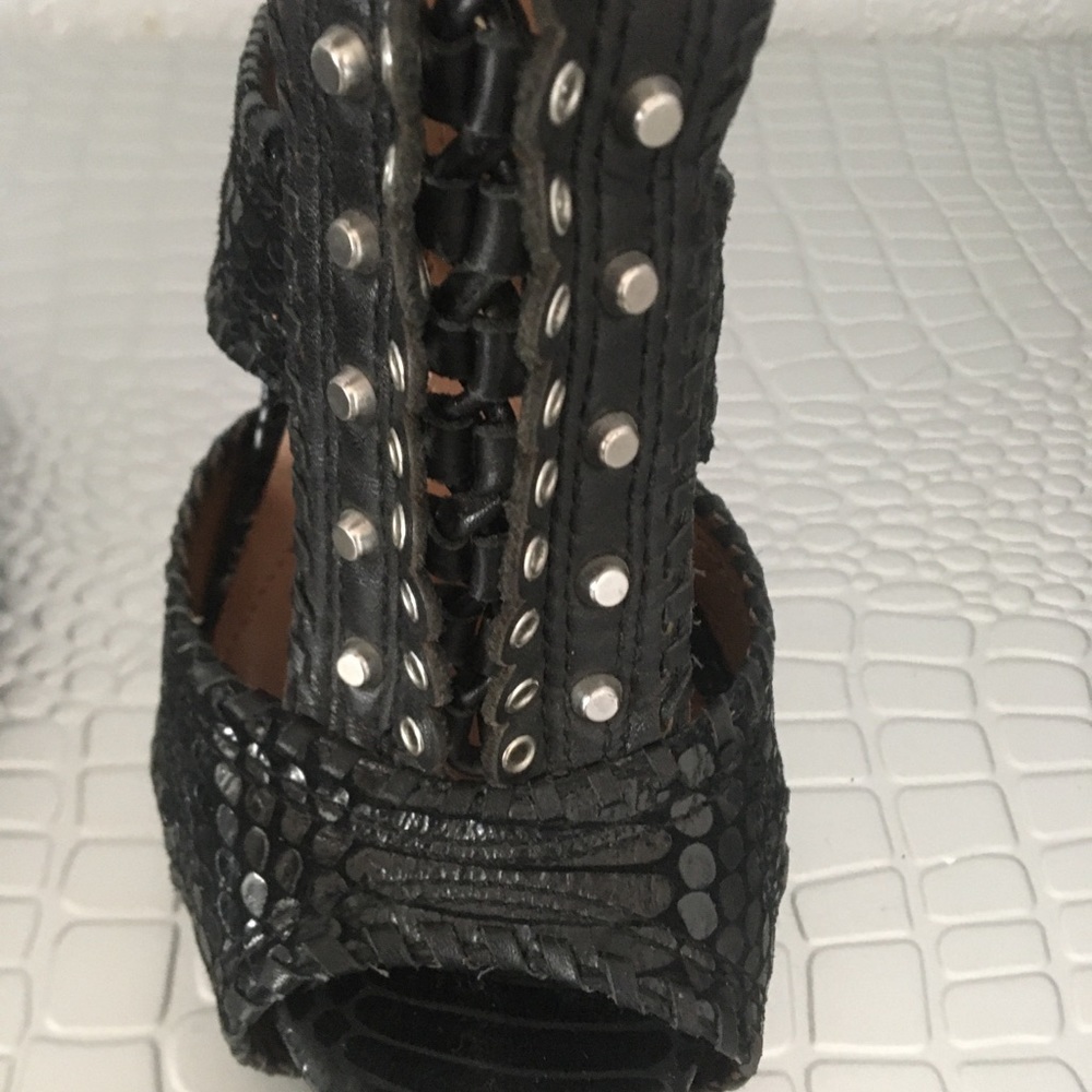 Heels - Picture 7 of 10